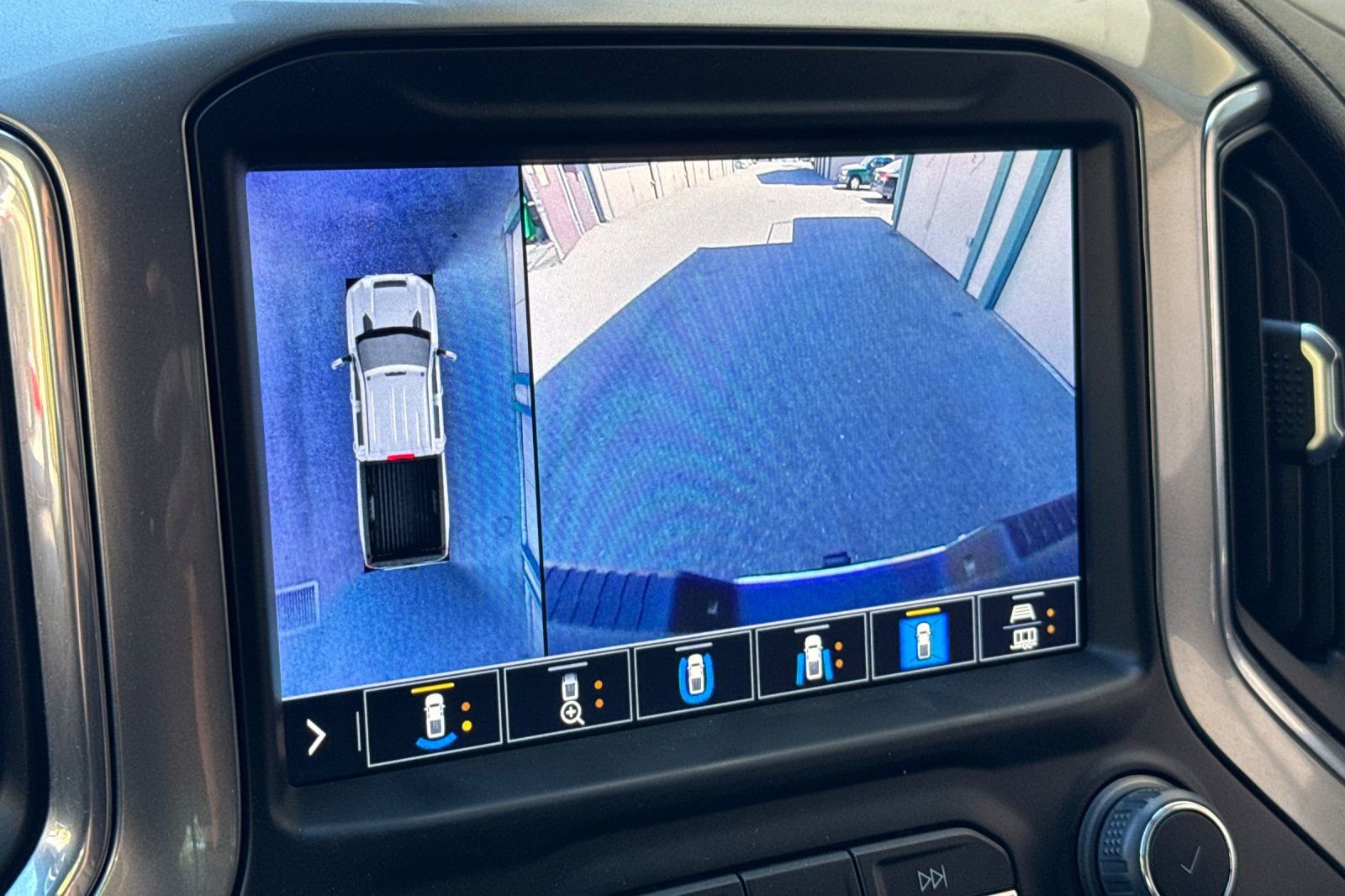 Used 2023 Chevrolet Silverado 2500 LTZ w/ LTZ Premium Package image 27