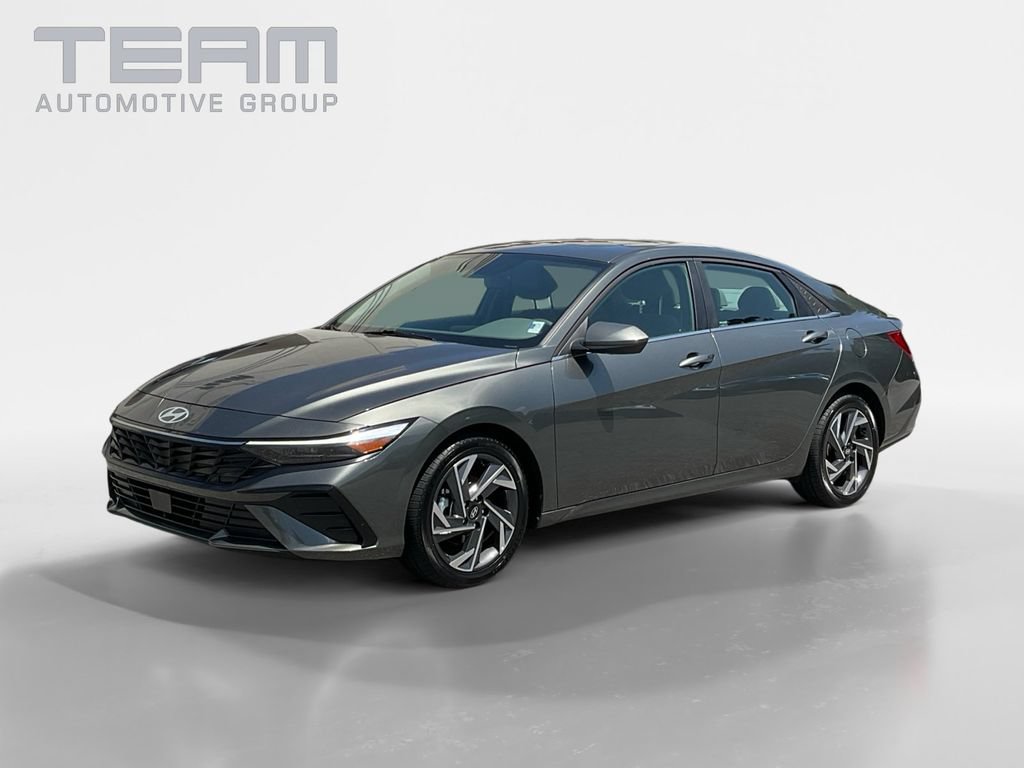 Used 2025 Hyundai Elantra SEL FWD image 3