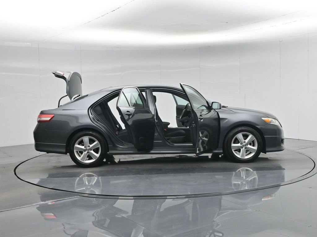 Used 2010 Toyota Camry SE image 3