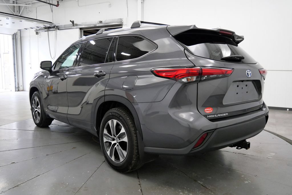Used 2021 Toyota Highlander XLE AWD/4WD image 5