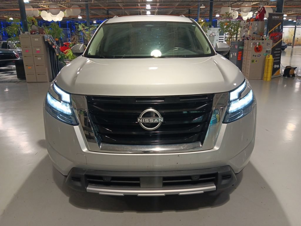 Used 2025 Nissan Pathfinder SL AWD/4WD image 7