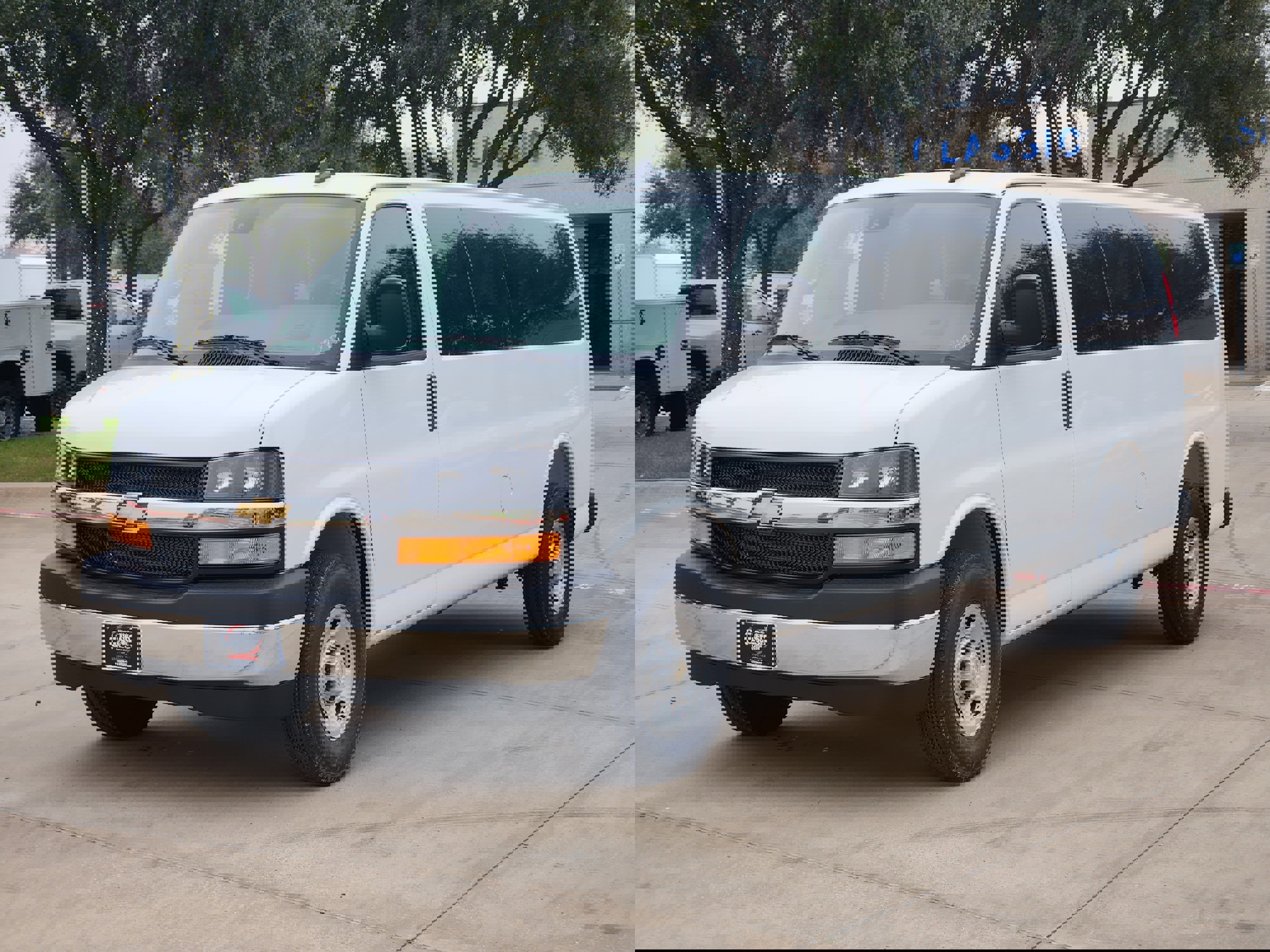New 2025 Chevrolet Express 3500 LS w/ Chrome Appearance Package image 4