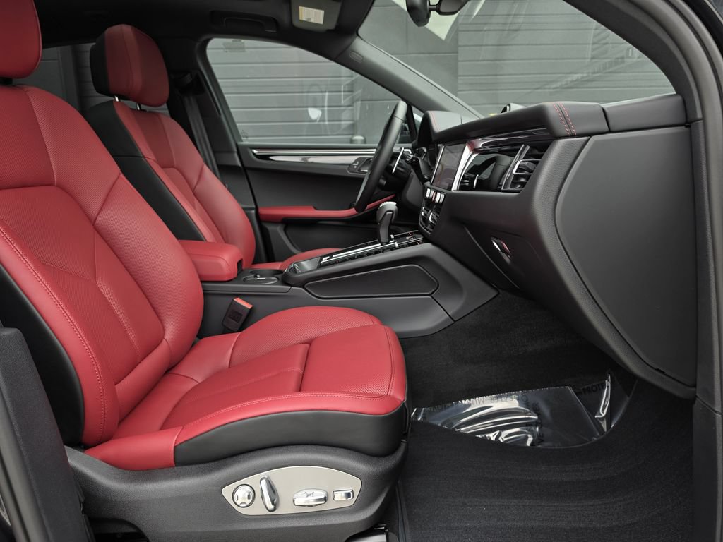 New 2026 Porsche Macan AWD/4WD image 27