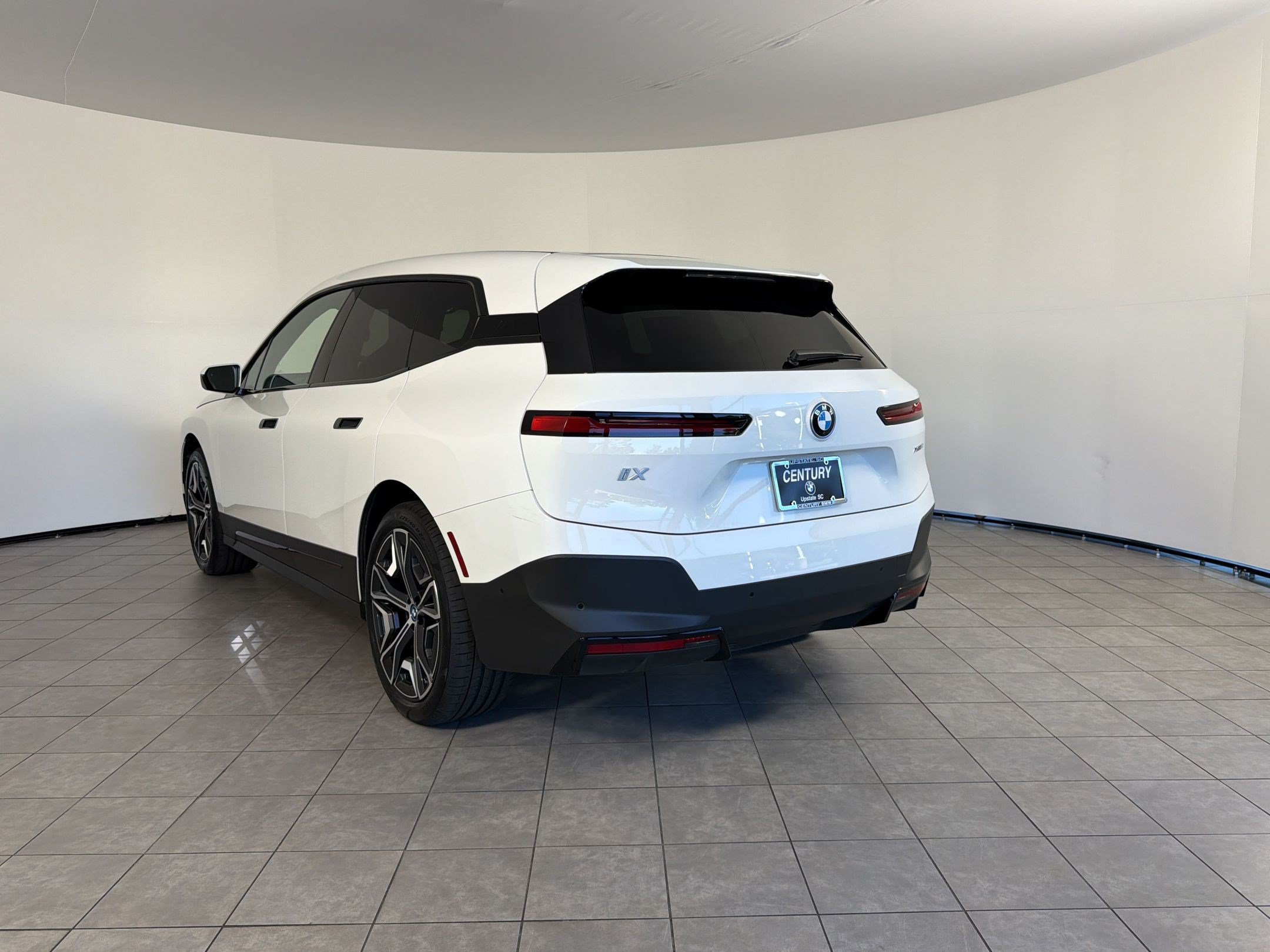 Certified 2023 BMW iX xDrive50 AWD/4WD image 3