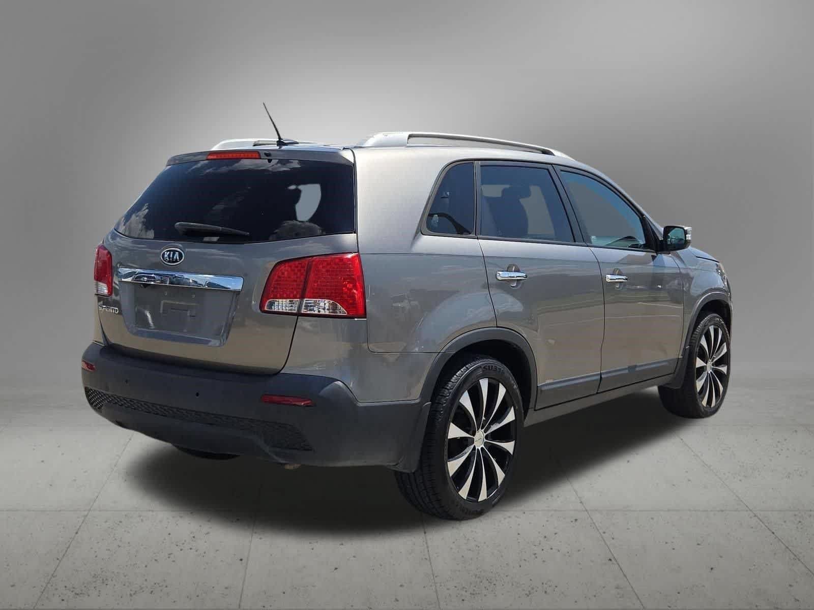 Used 2013 Kia Sorento LX w/ Convenience Pkg FWD image 6