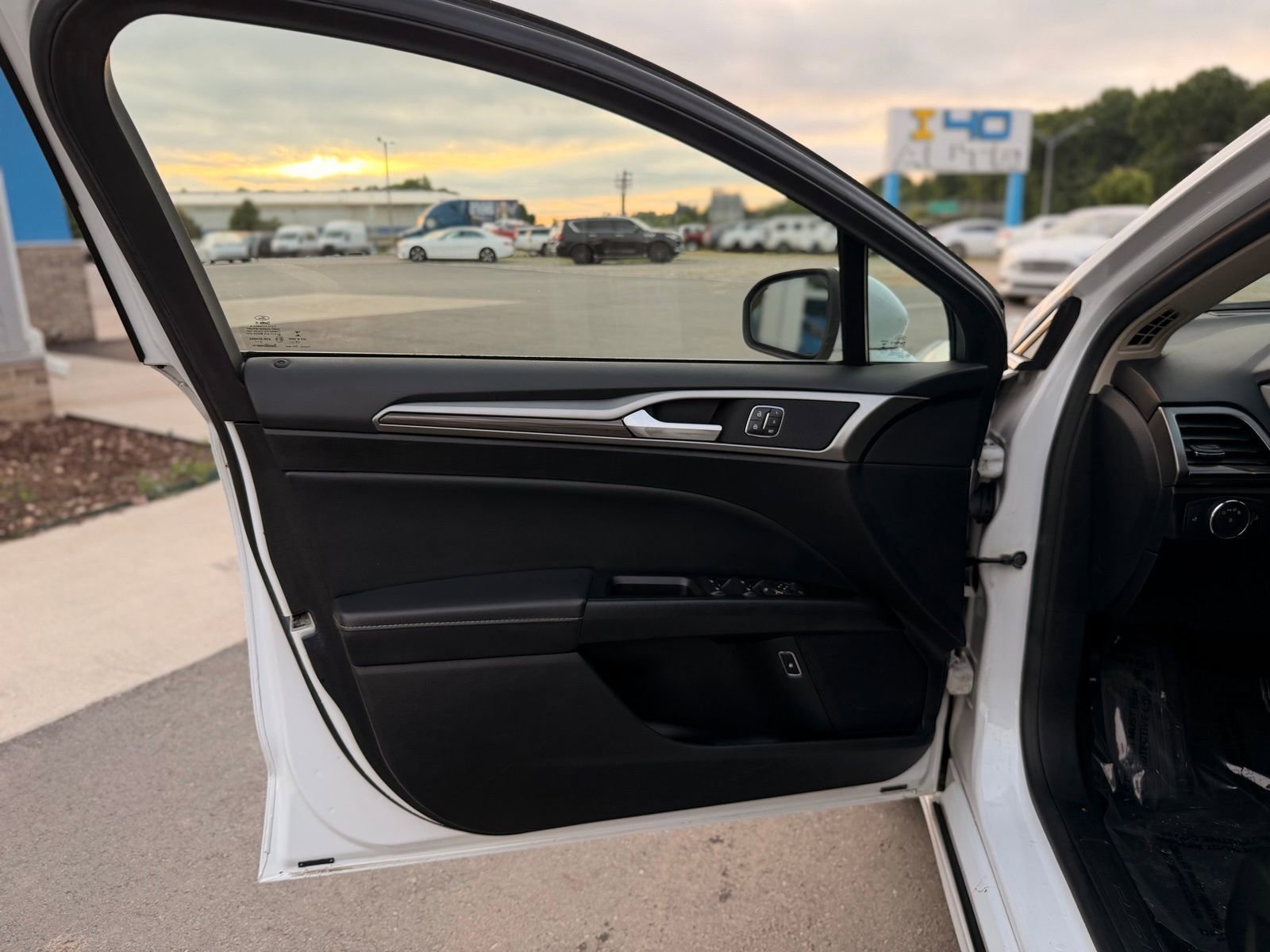 Used 2018 Ford Fusion SE w/ Equipment Group 602A FWD image 11