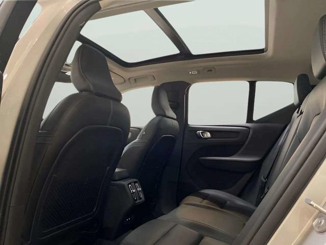 Used 2025 Volvo XC40 B5 Plus AWD/4WD image 27