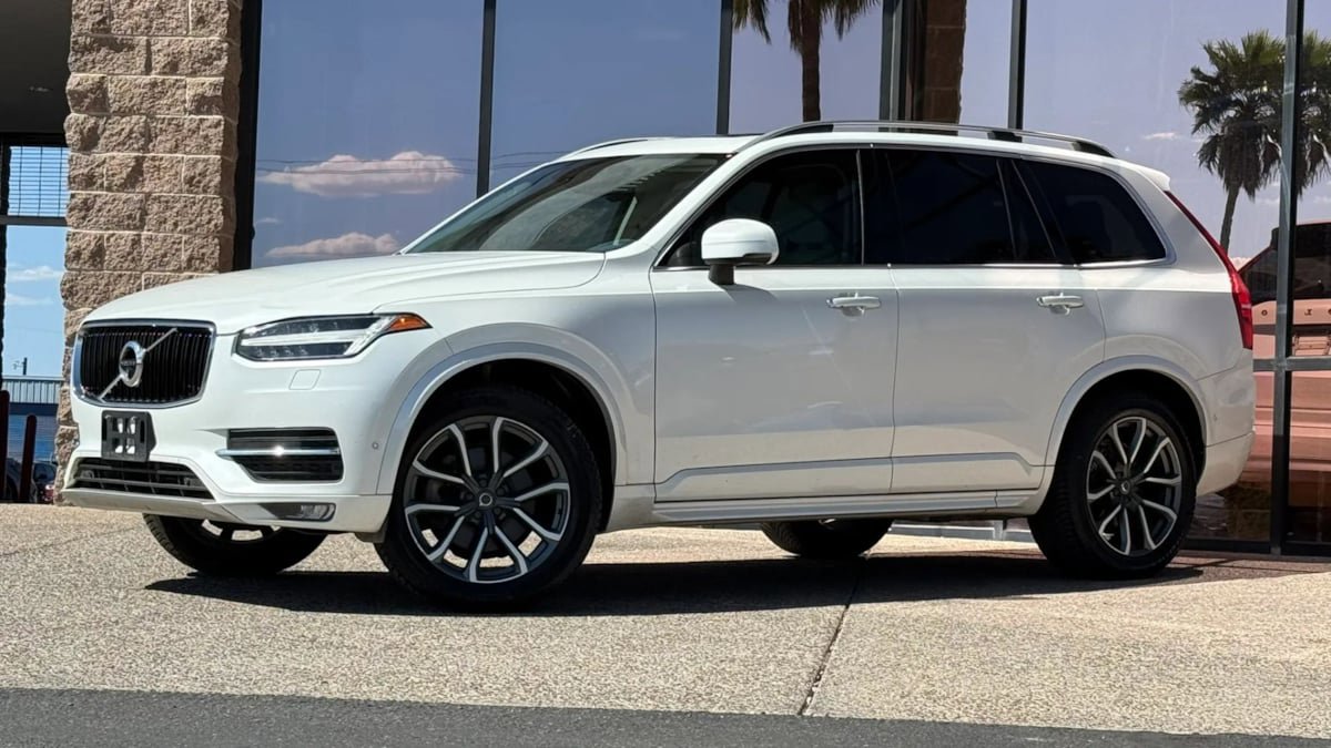Used 2018 Volvo XC90 T6 Momentum w/ Convenience Package AWD/4WD image 3