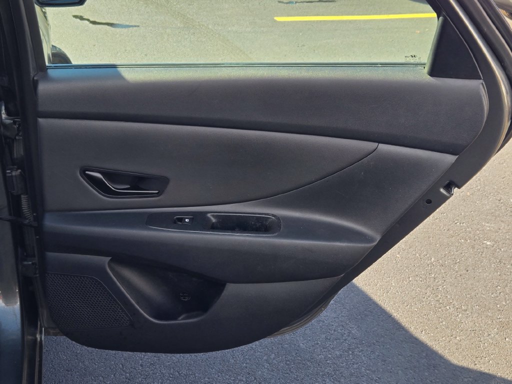 Certified 2025 Hyundai Elantra Sport FWD image 13