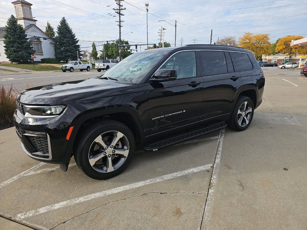 Used 2026 Jeep Grand Cherokee L Limited AWD/4WD image 9