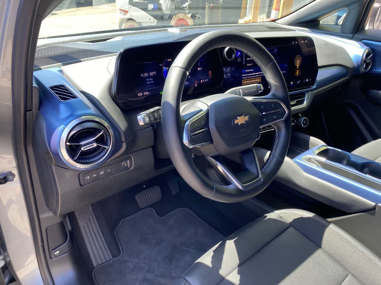 Used 2025 Chevrolet Equinox EV LT w/ Convenience Package FWD image 2
