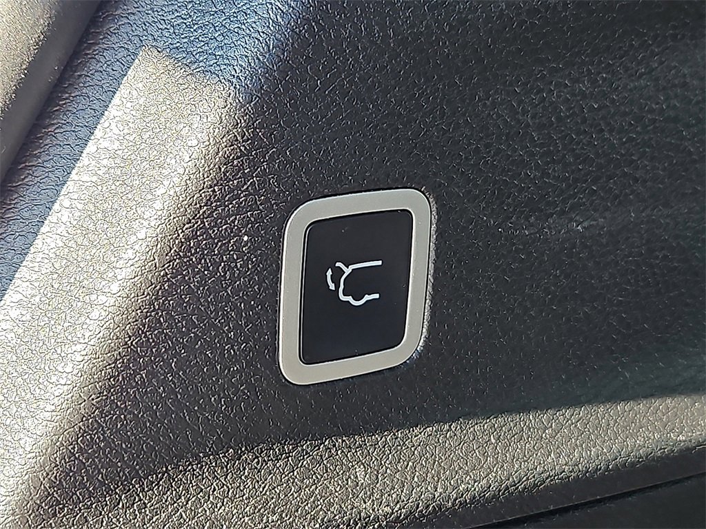 Used 2024 Chrysler Pacifica Limited w/ S Appearance Package image 16