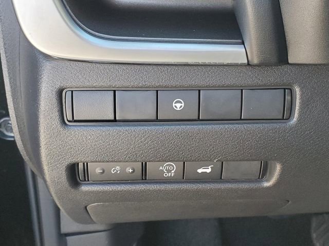 Certified 2025 Nissan Rogue SV image 19