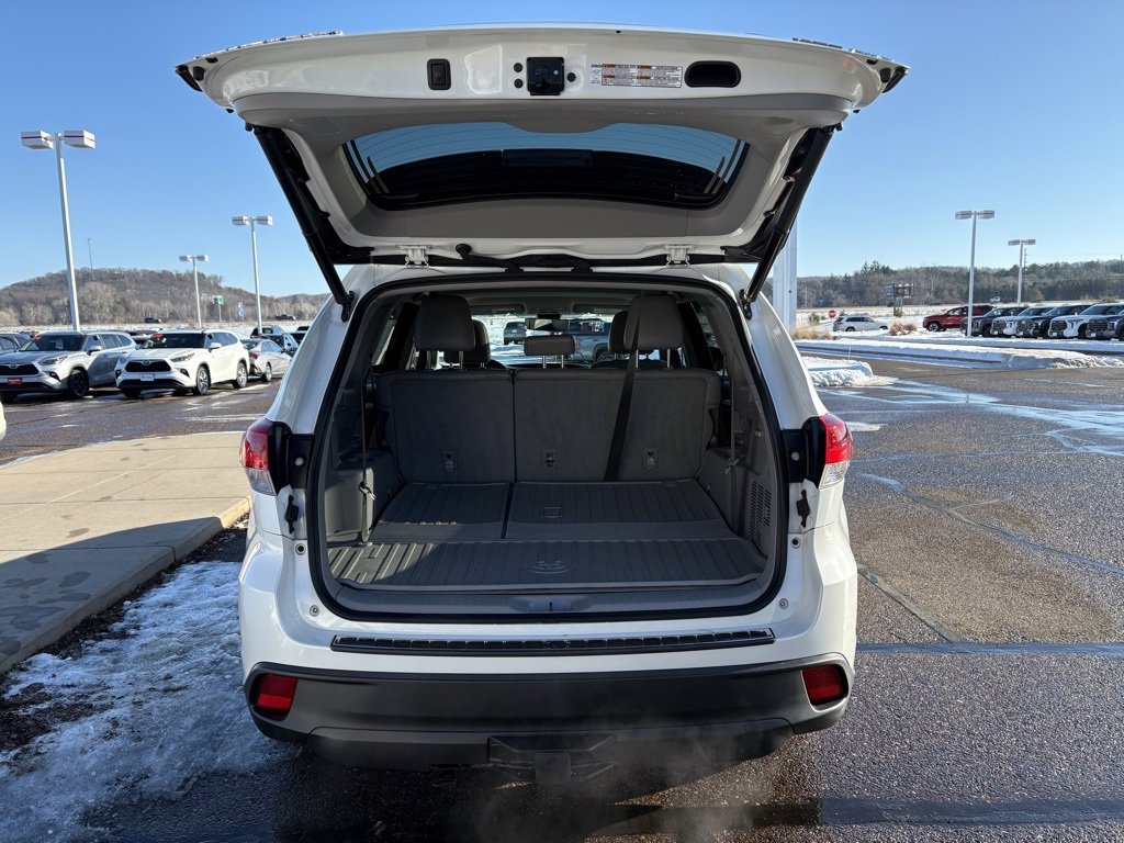 Used 2017 Toyota Highlander XLE image 4