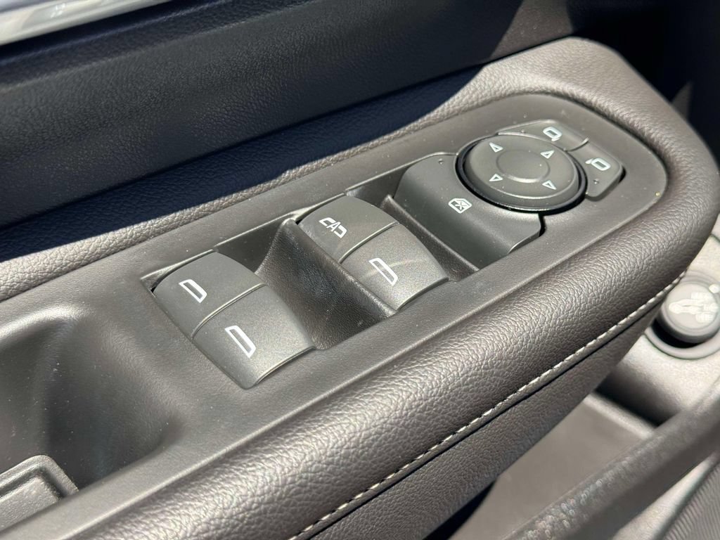 Used 2022 GMC Terrain SLT w/ Infotainment Package II AWD/4WD image 15