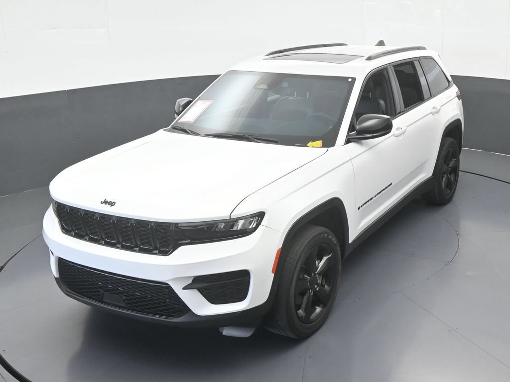 Used 2024 Jeep Grand Cherokee Altitude RWD image 44
