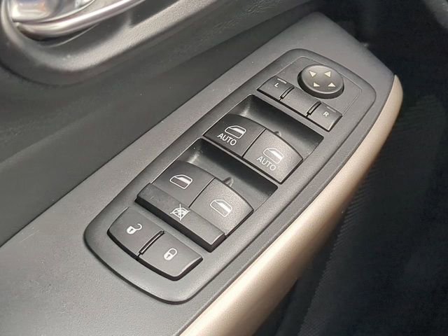 Used 2017 Jeep Cherokee Limited image 29