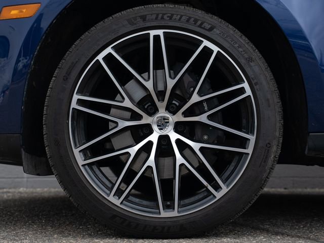 Certified 2026 Porsche Macan image 12