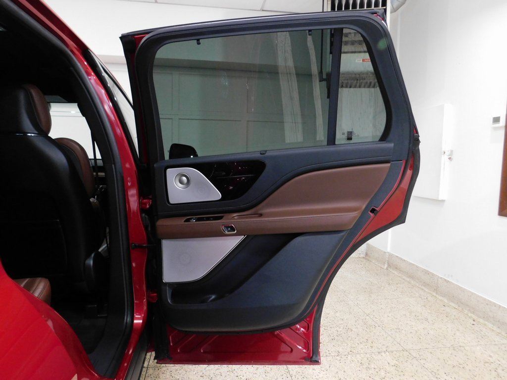 Used 2025 Lincoln Aviator Reserve w/ Equipment Group 201A image 93