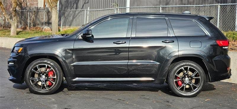 Used 2016 Jeep Grand Cherokee SRT image 2