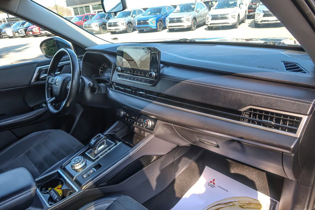Used 2024 Mitsubishi Outlander image 21