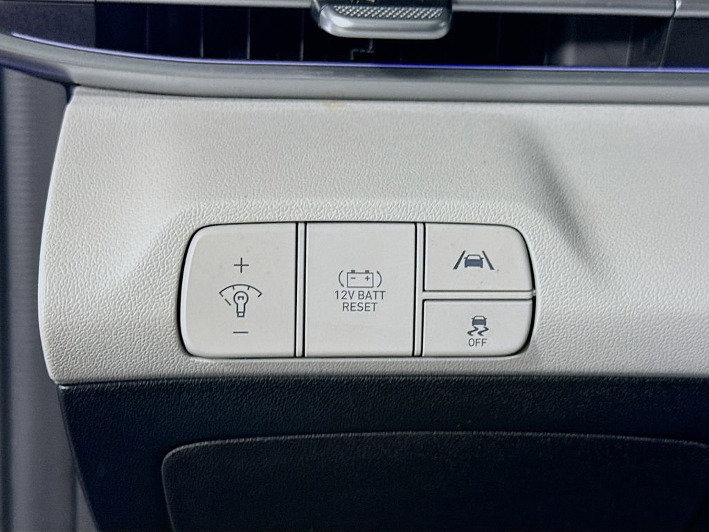 Certified 2023 Hyundai Elantra Limited image 19