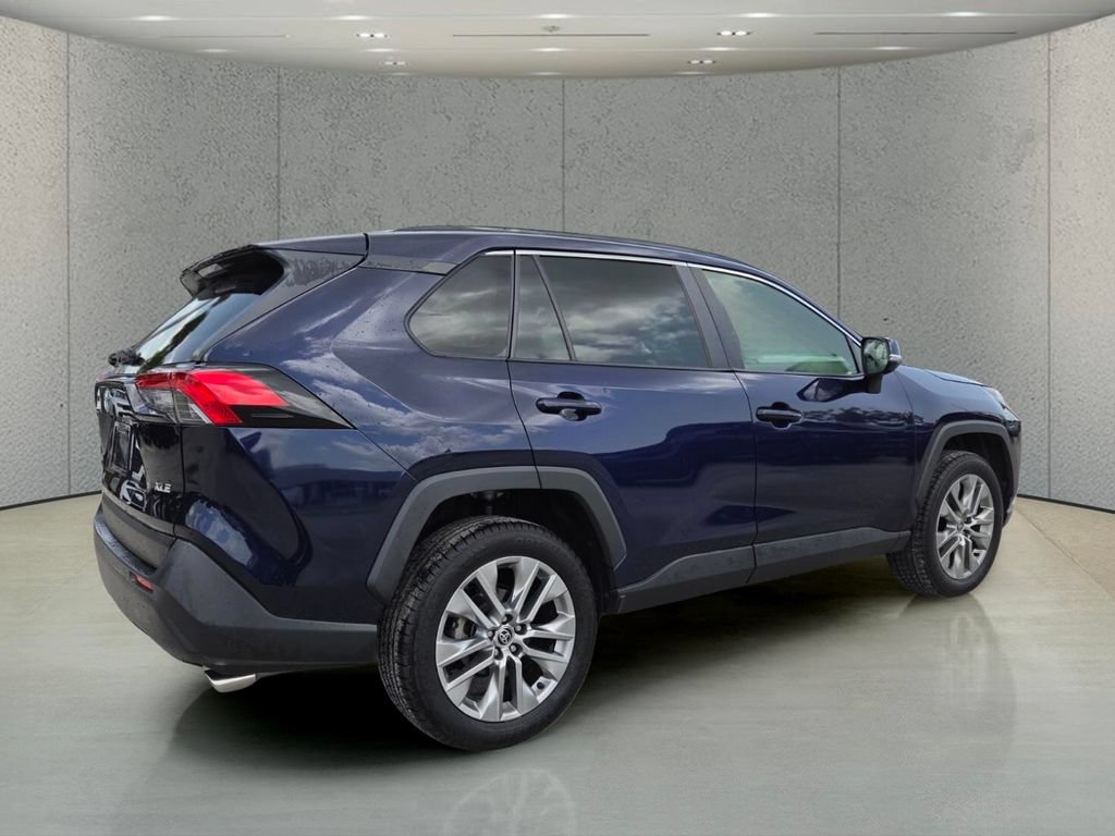 Used 2022 Toyota RAV4 XLE Premium FWD image 3