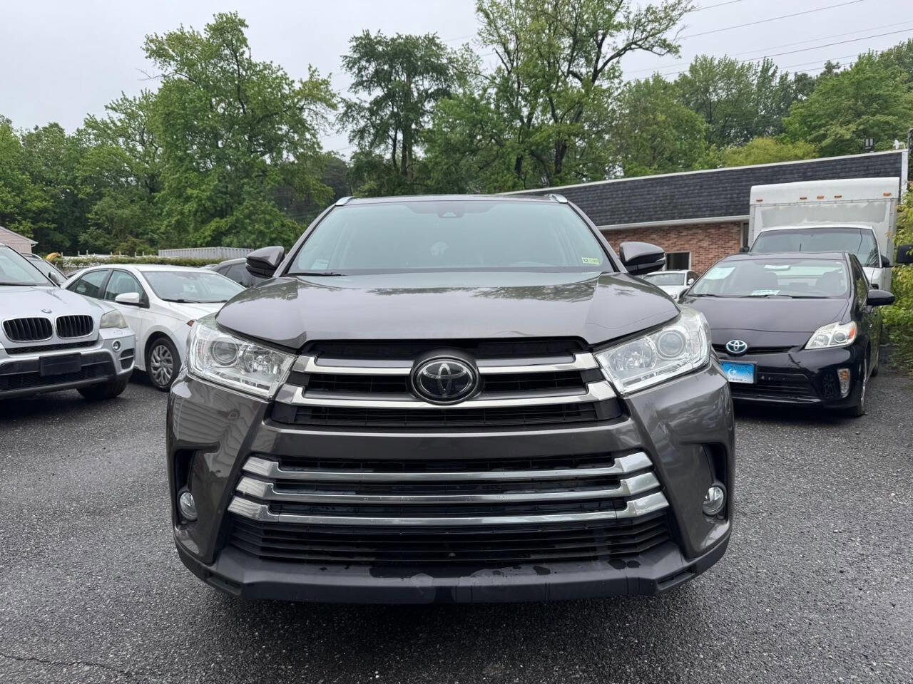 Used 2019 Toyota Highlander XLE image 2