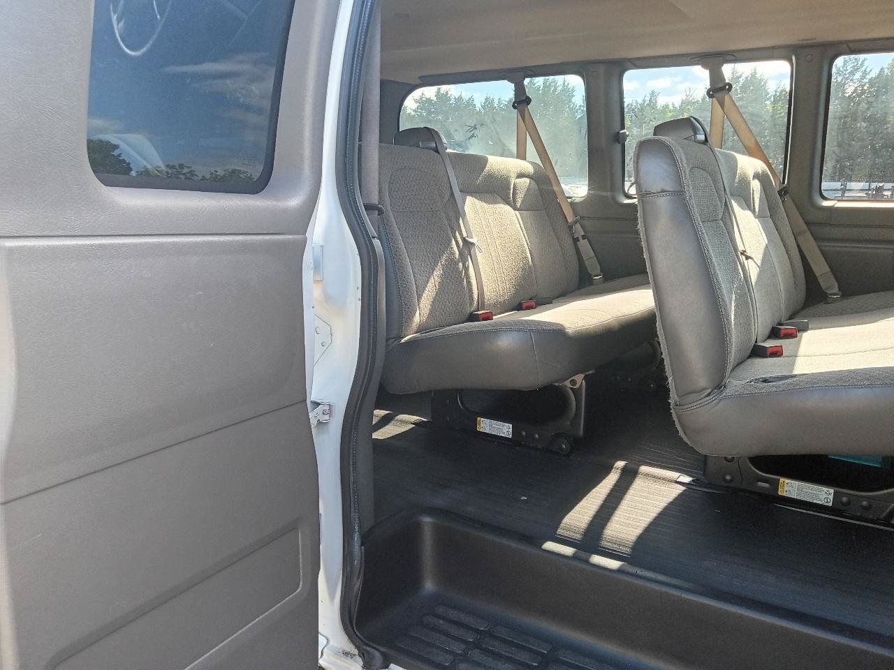 Used 2019 Chevrolet Express 3500 LS RWD image 20