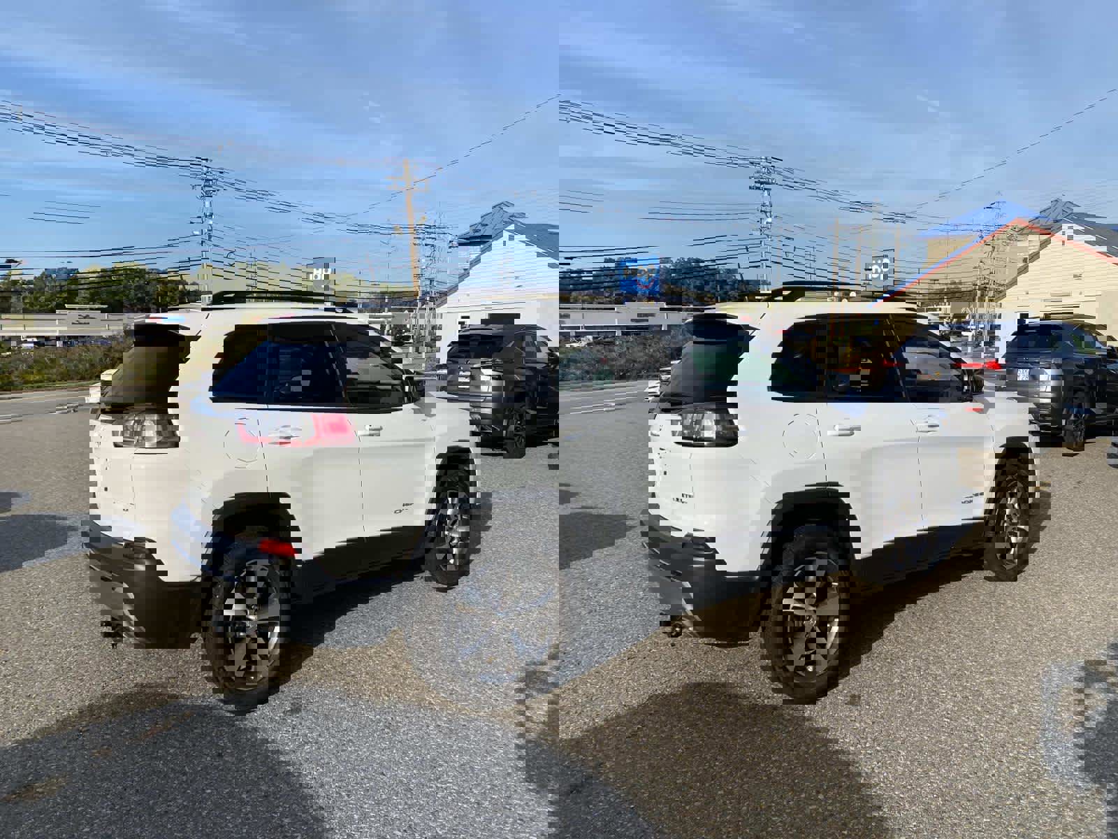 Certified 2022 Jeep Cherokee Limited image 3