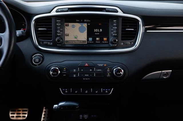Used 2017 Kia Sorento SX image 45