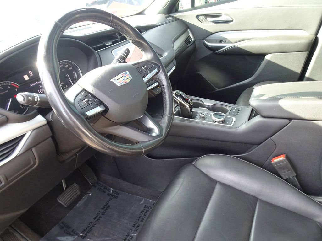 Used 2020 Cadillac XT4 Premium Luxury w/ Cold Weather Package image 11