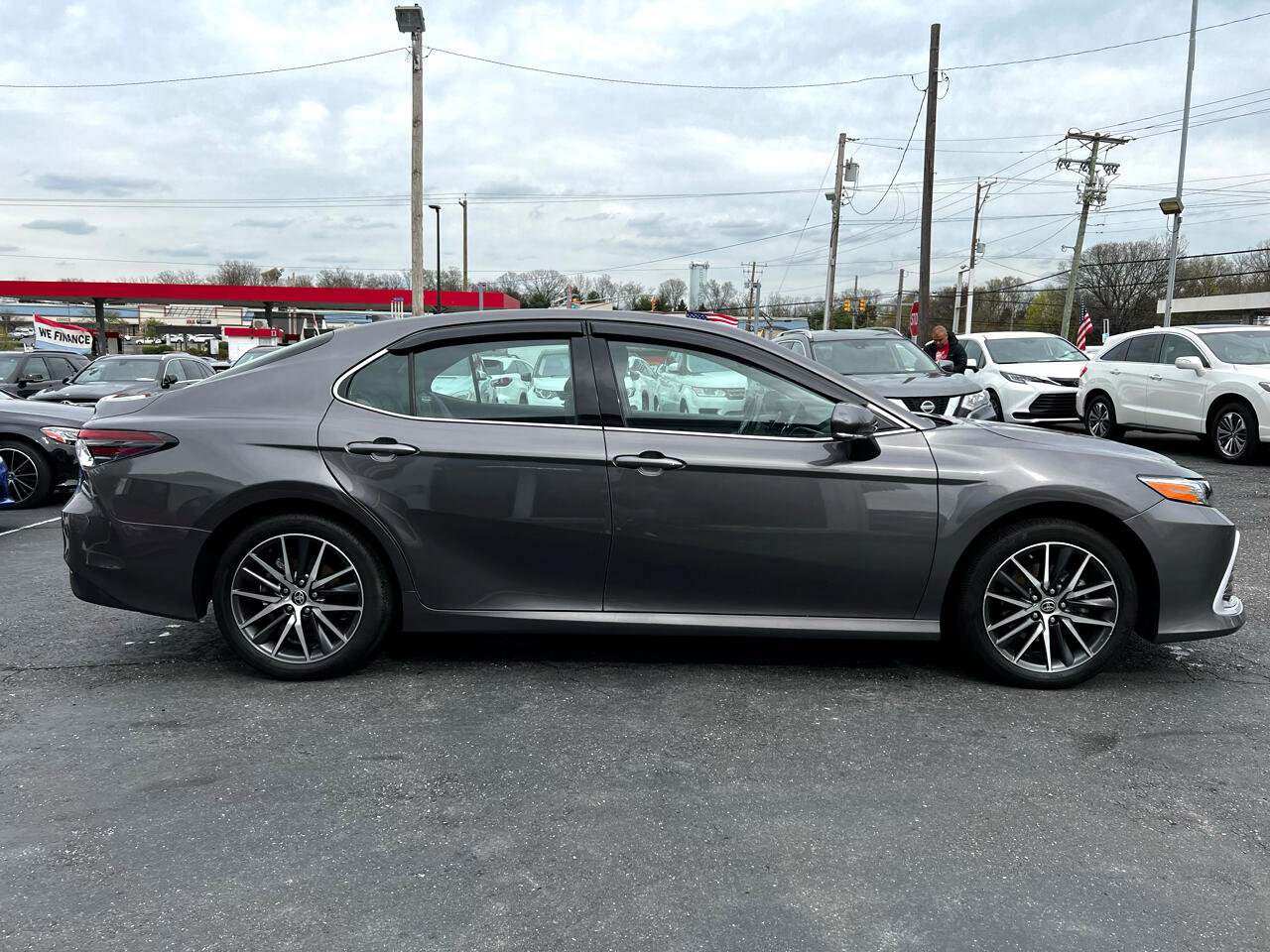 Used 2023 Toyota Camry XLE image 4
