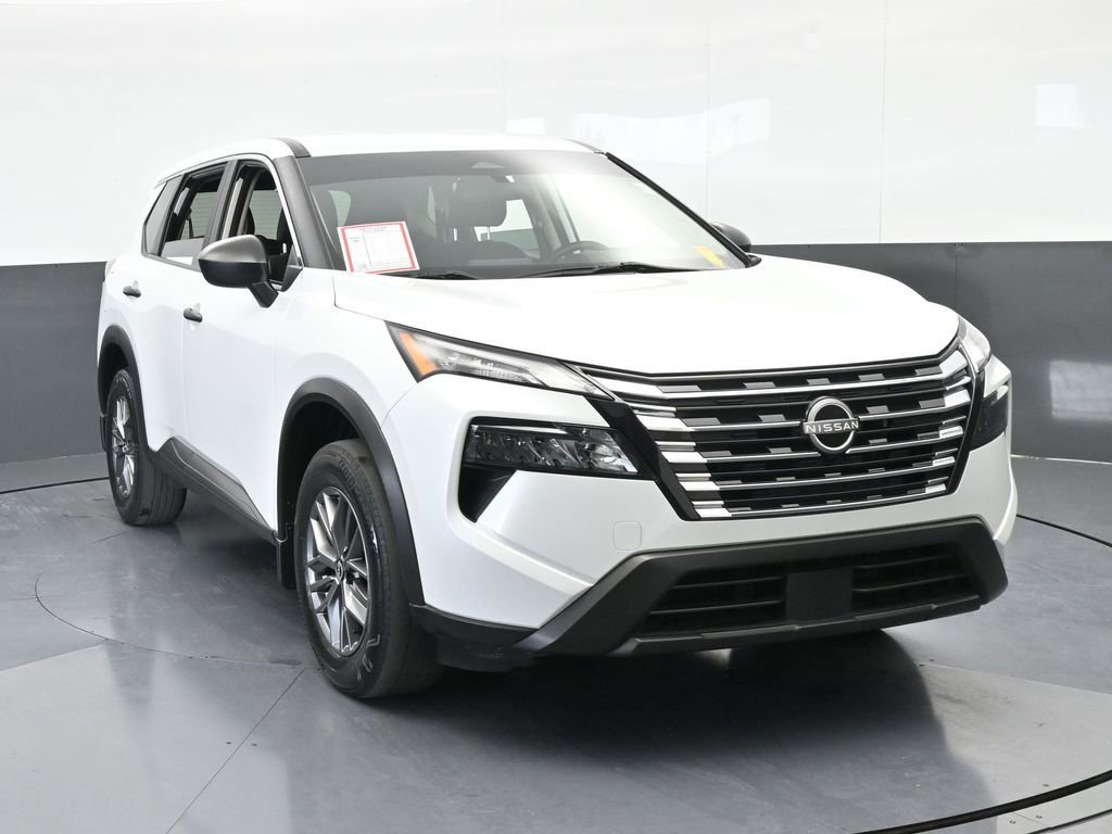 Used 2024 Nissan Rogue S image 9