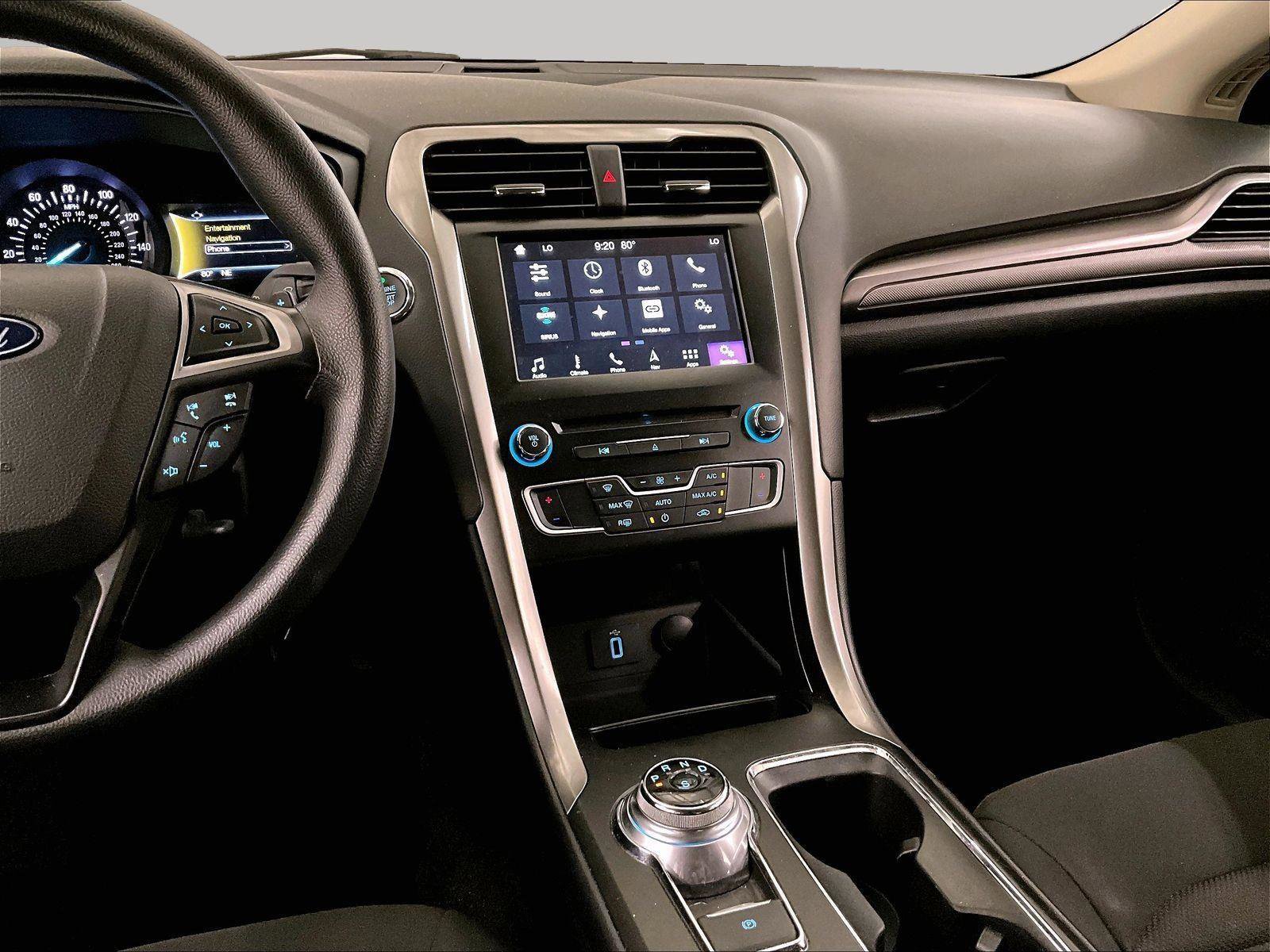 Used 2018 Ford Fusion SE w/ Fusion SE Technology Package image 6