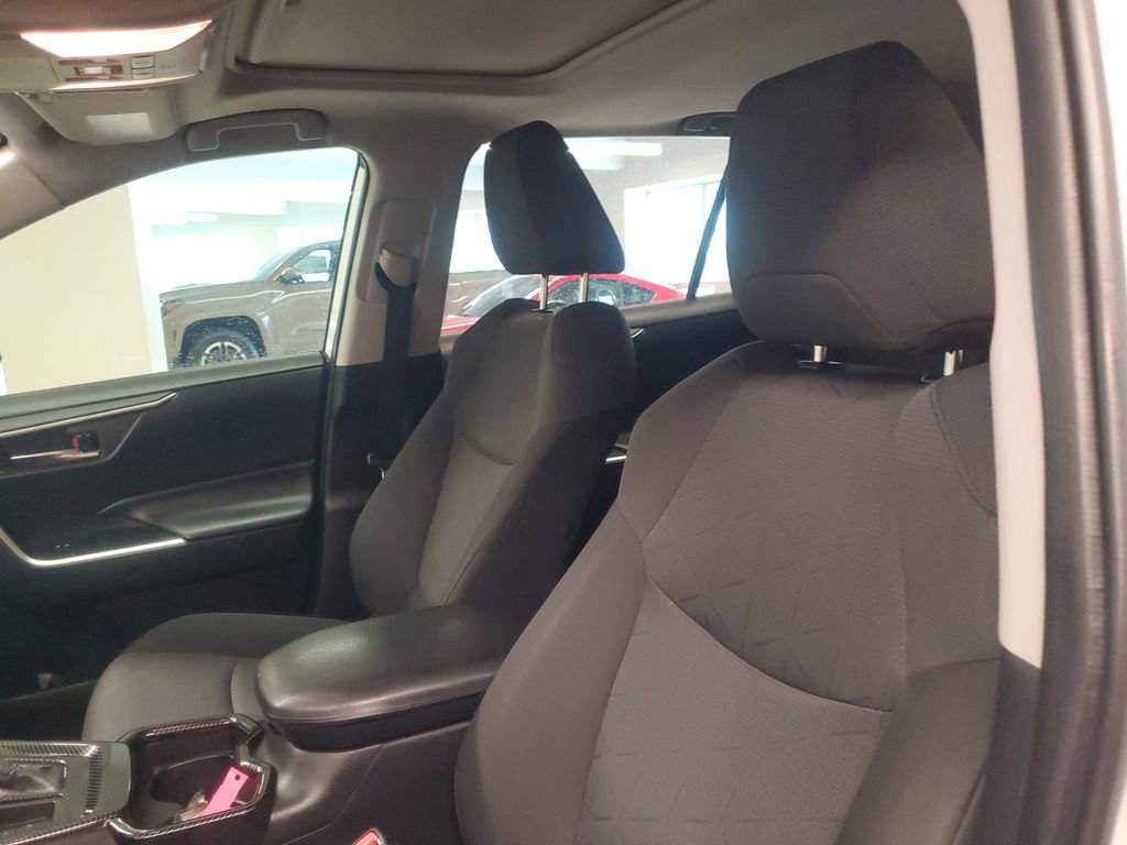 Used 2020 Toyota RAV4 XLE w/ Convenience Package image 16