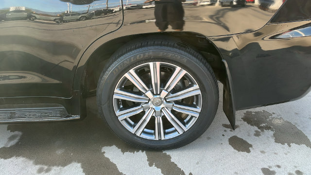Used 2017 Lexus LX 570 4WD w/ Luxury Package image 23