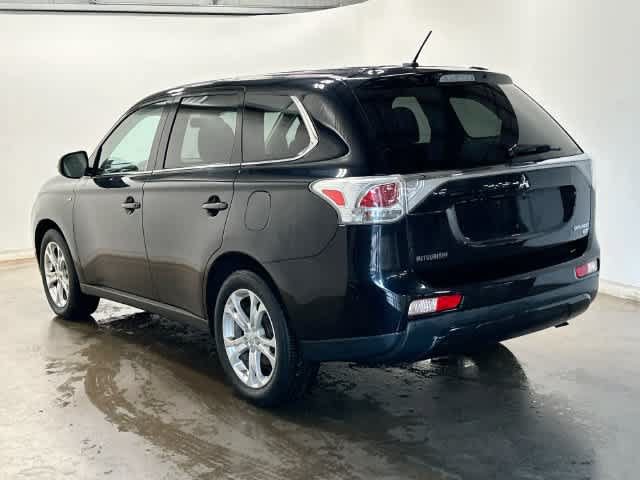 Used 2014 Mitsubishi Outlander GT AWD/4WD image 34