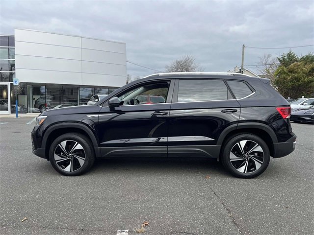 Used 2024 Volkswagen Taos SE image 2