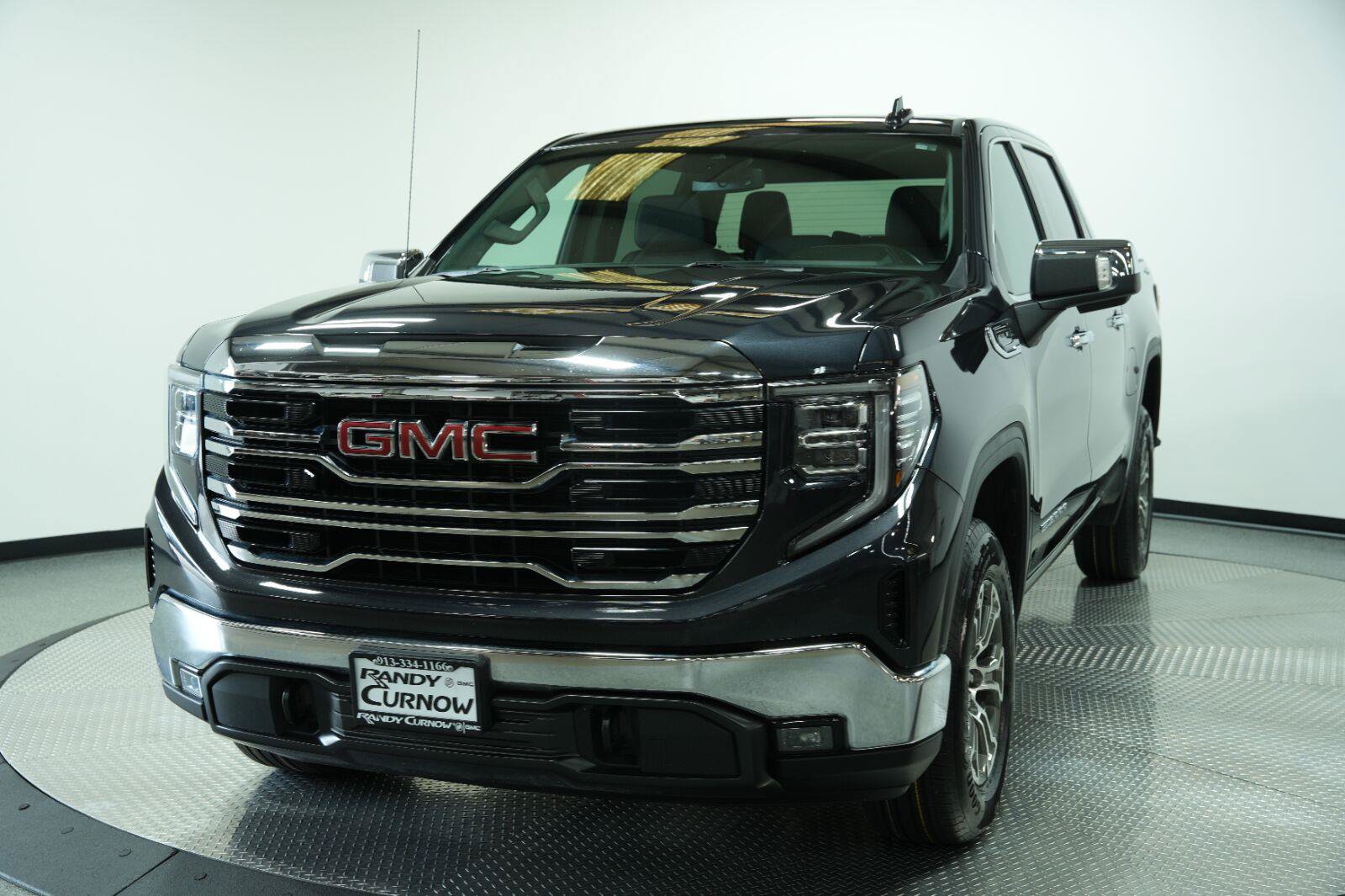 Used 2025 GMC Sierra 1500 SLT AWD/4WD image 4