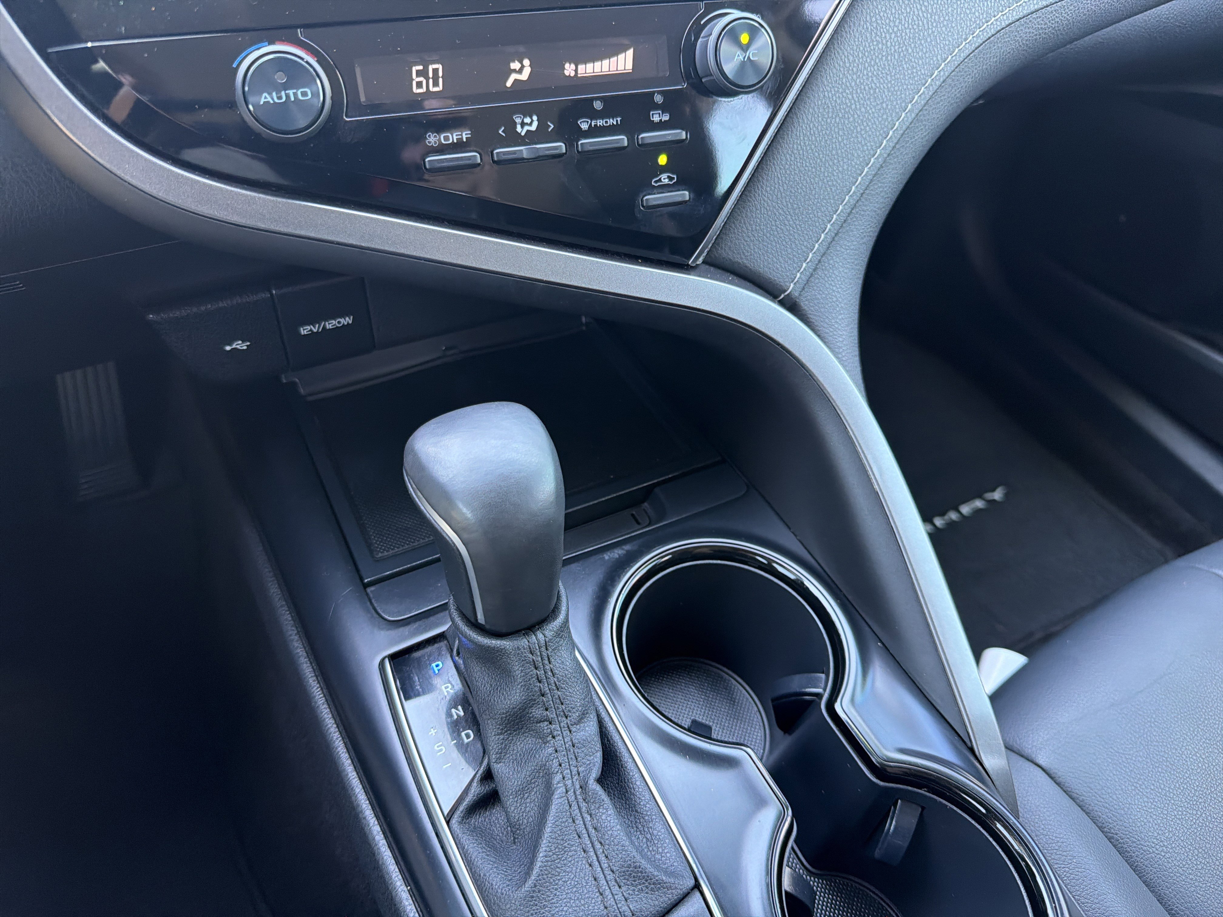 Certified 2020 Toyota Camry SE w/ Convenience Package FWD image 9