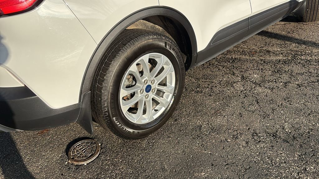 Used 2020 Ford Escape SE image 8