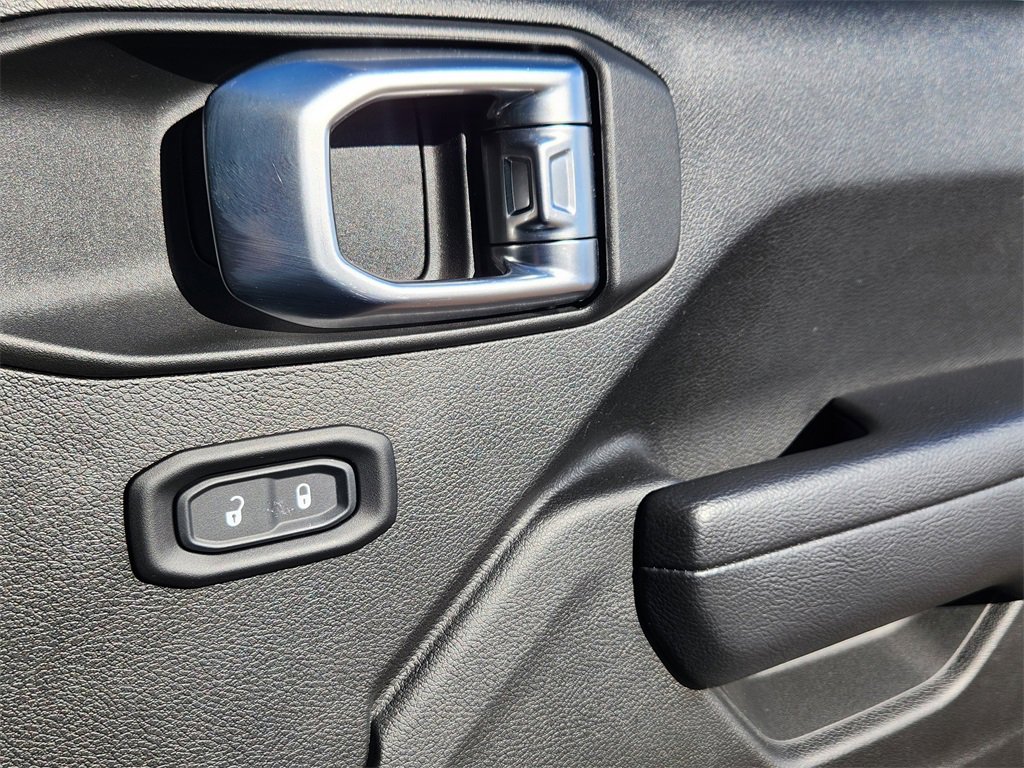 Used 2023 Jeep Wrangler Unlimited Rubicon w/ Xtreme 35 Tire Package image 19