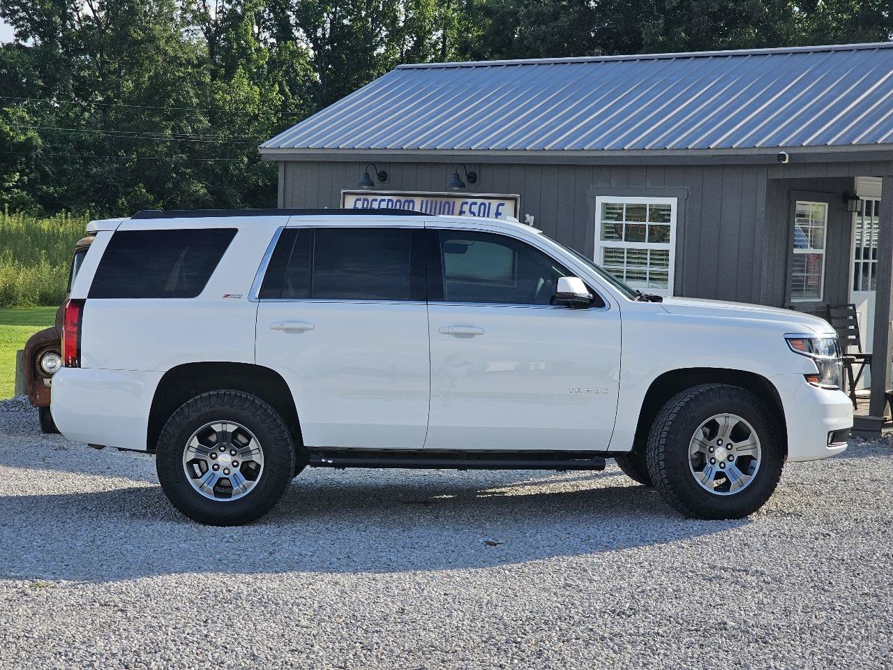 Used 2018 Chevrolet Tahoe LT w/ Luxury Package AWD/4WD image 13
