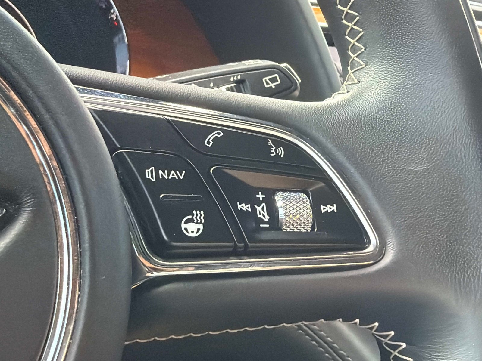 Used 2022 Bentley Bentayga AWD/4WD image 48