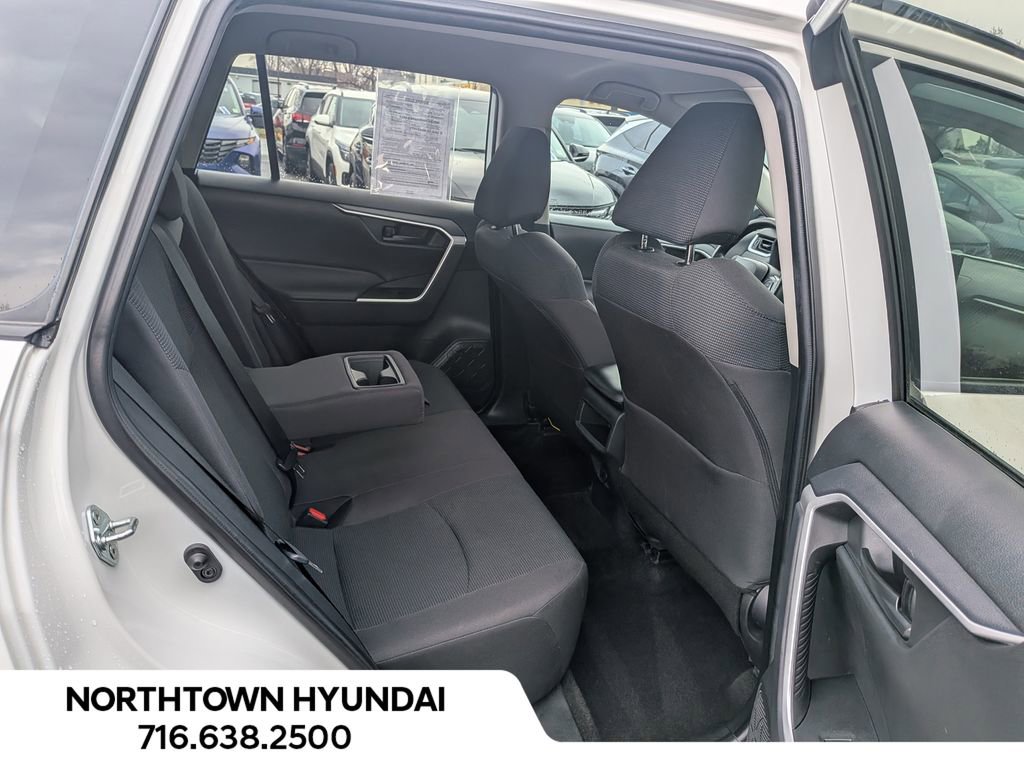 Used 2021 Toyota RAV4 LE AWD/4WD image 32