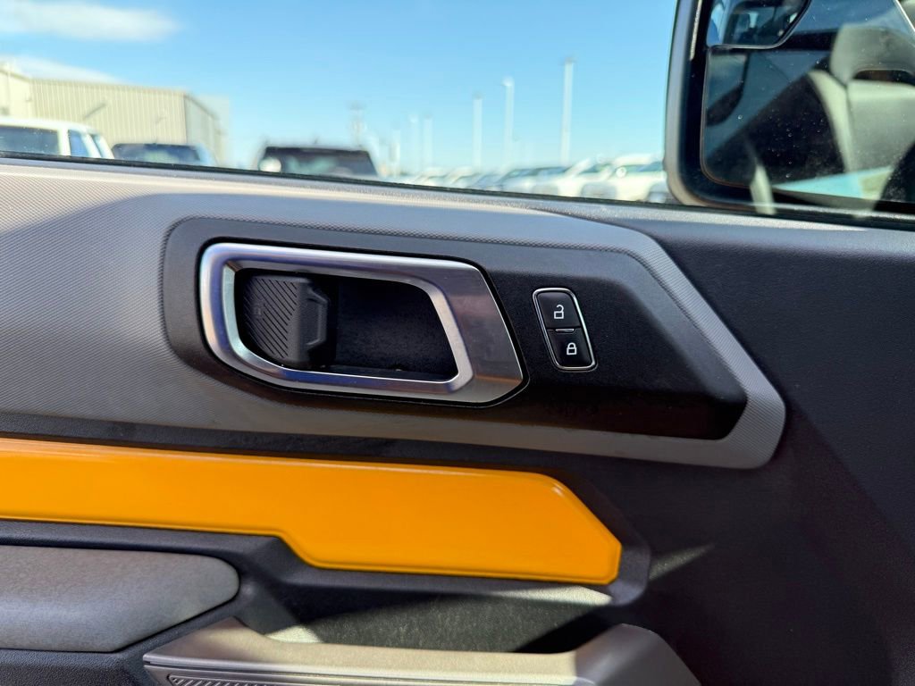 Used 2022 Ford Bronco Black Diamond image 11