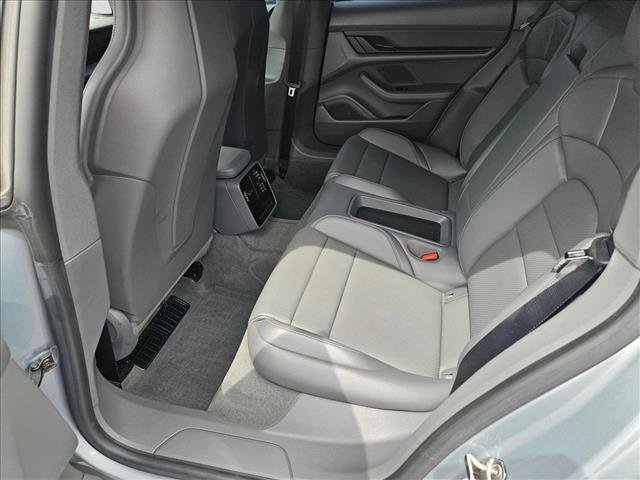Used 2022 Porsche Taycan RWD image 18