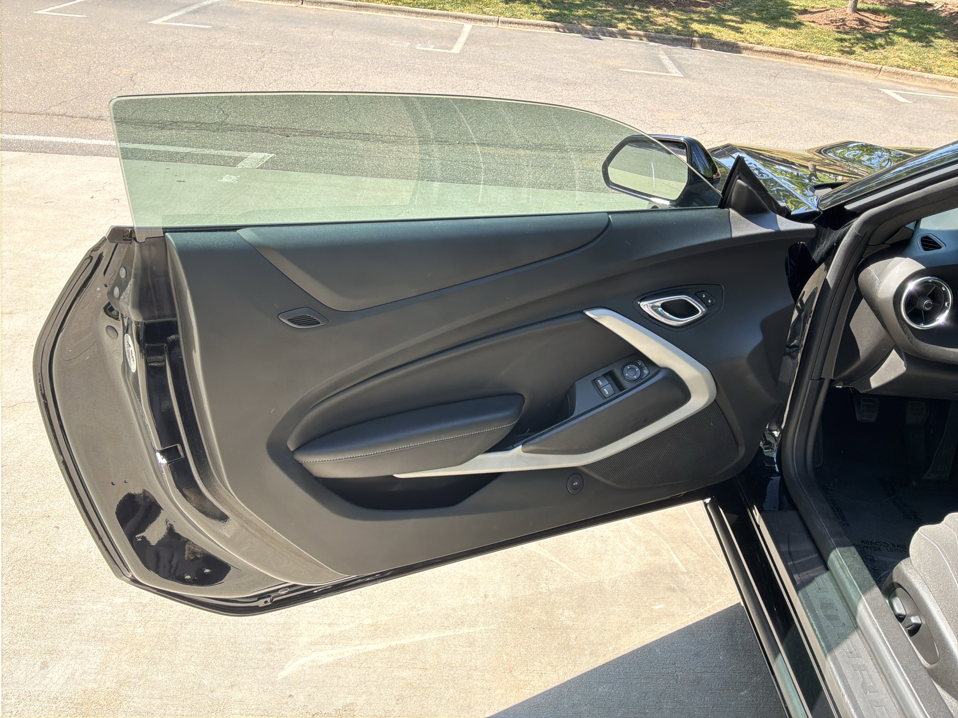 Used 2019 Chevrolet Camaro LT RWD image 14