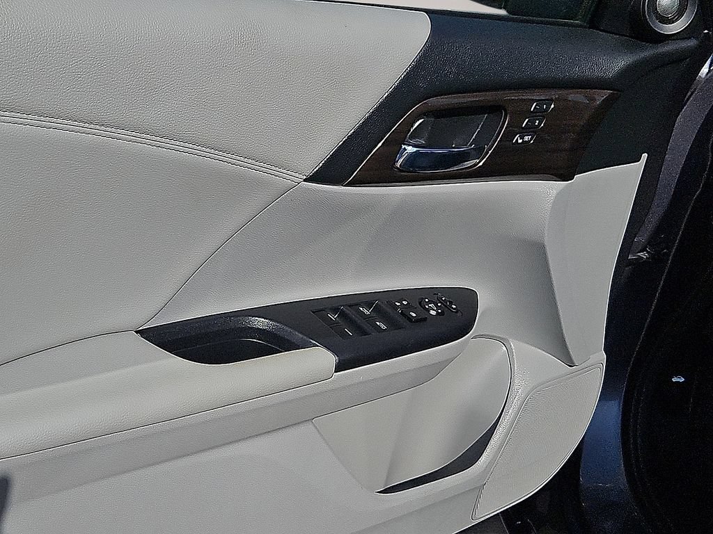 Used 2017 Honda Accord Touring image 20